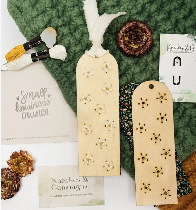 Kit de Broderie sur bois – Marque page fleurs