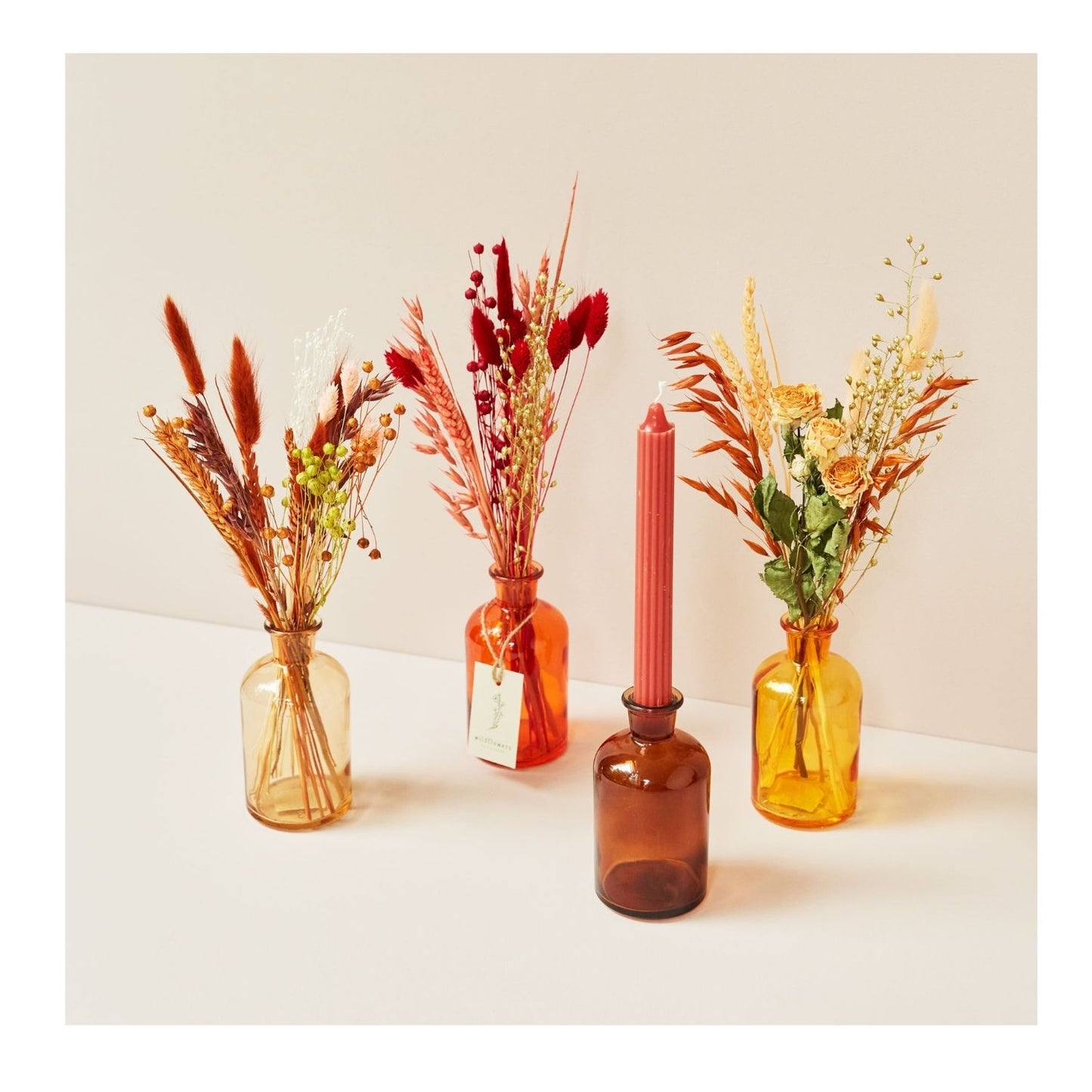 Mini bouquet de fleurs séchées et vase coloré en verre