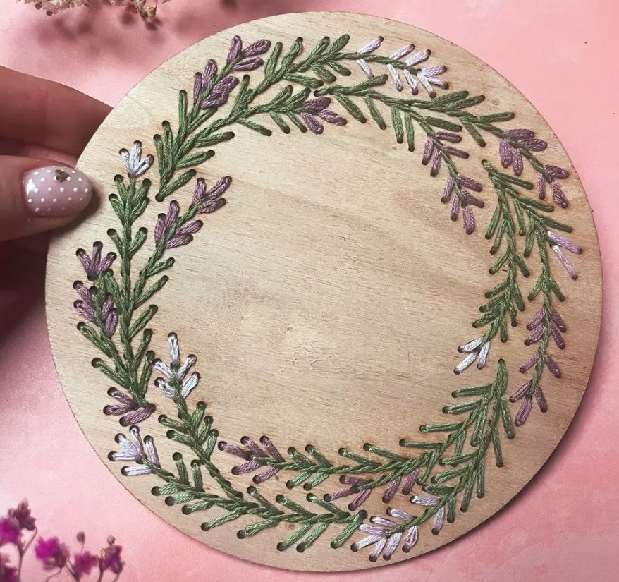 Kit de Broderie sur bois – couronne de lavande
