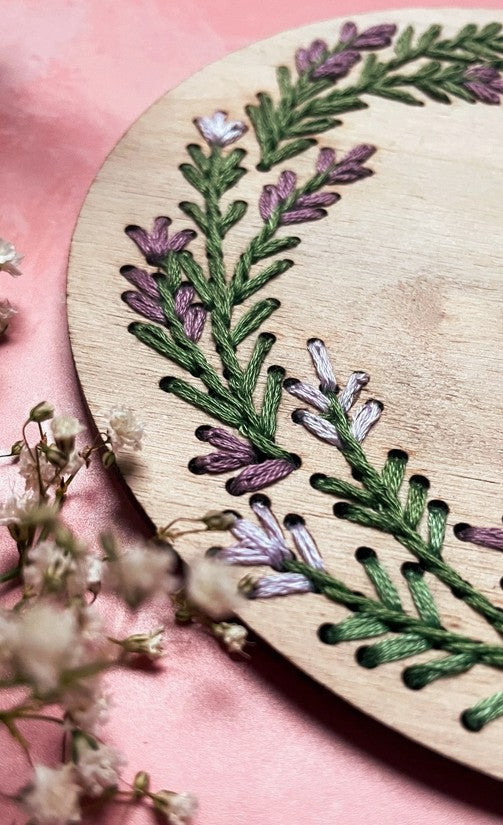 Kit de Broderie sur bois – couronne de lavande