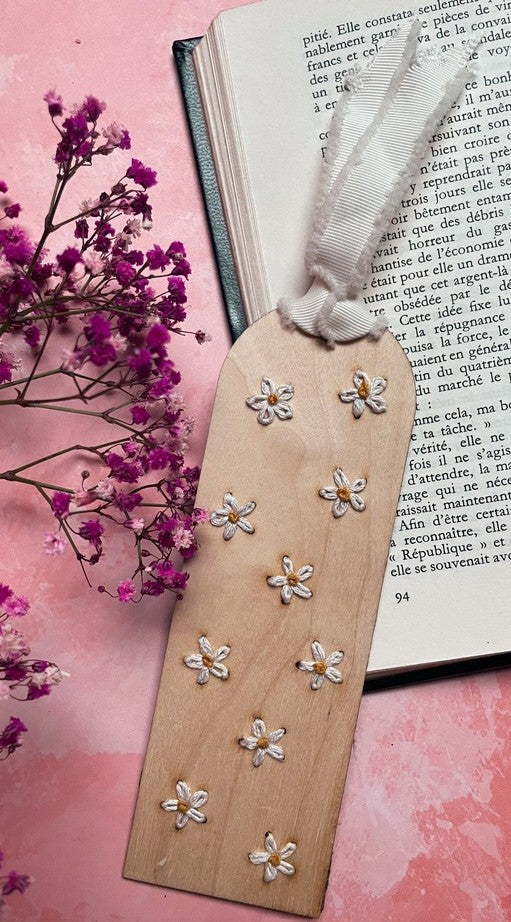 Kit de Broderie sur bois – Marque page fleurs