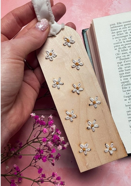 Kit de Broderie sur bois – Marque page fleurs
