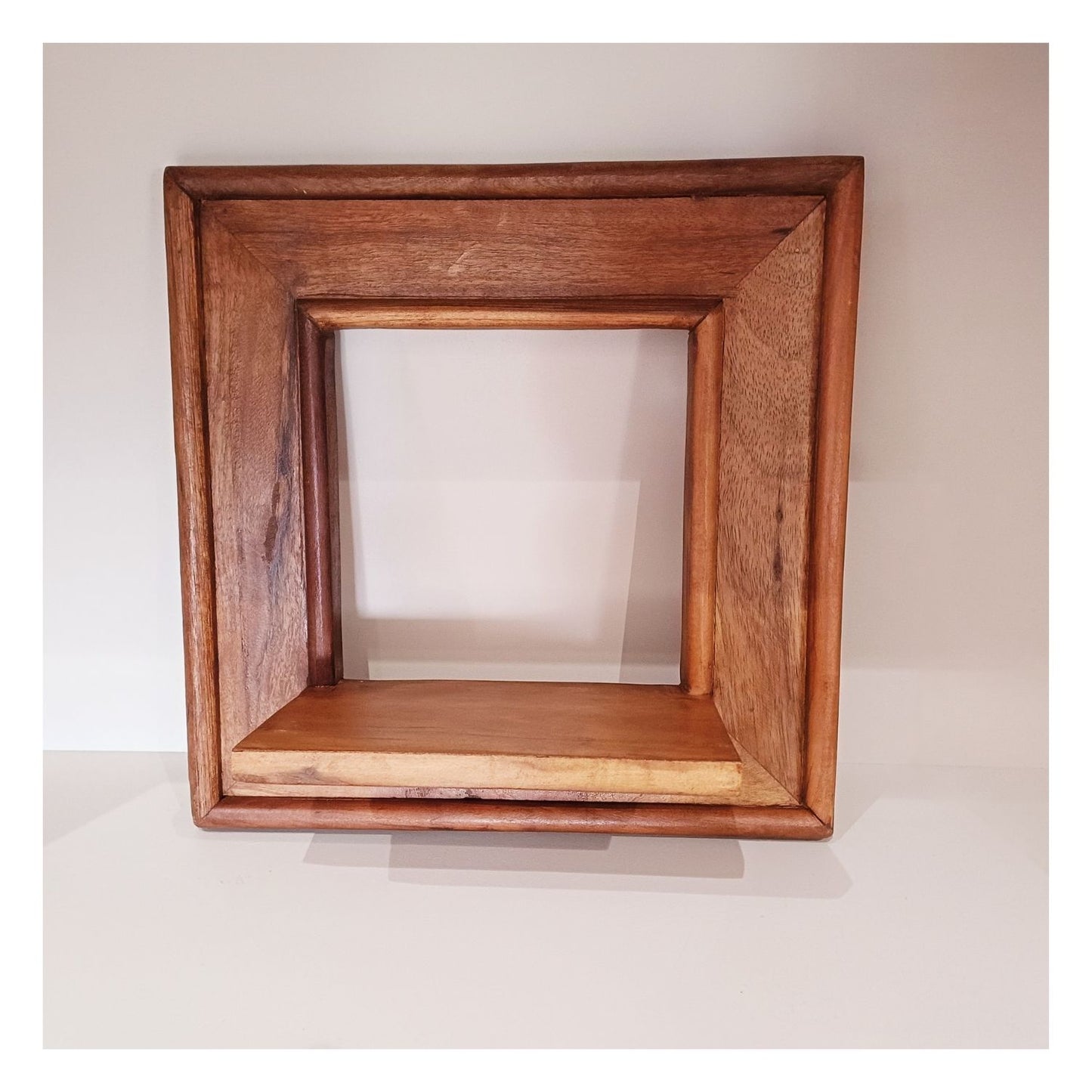 Le cadre étagère en bois recyclé