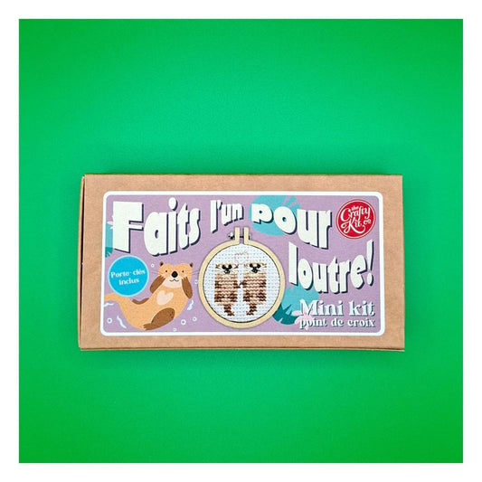 Mini kit point de croix – Faits l’un pour loutre (porte-clés inclus) 🦦