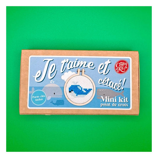 Mini kit point de croix – Je t’aime et cétacé (porte-clés inclus) 🐳