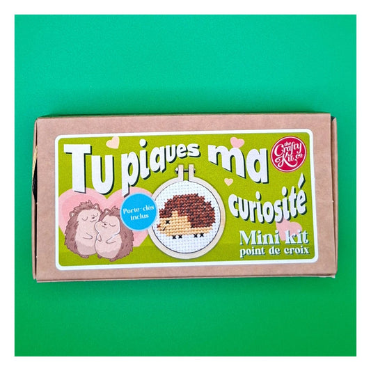 Mini kit point de croix – Tu piques ma curiosité (porte-clés inclus) 🦔