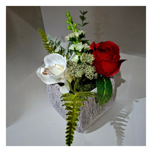 Composition florale rose rouge - orchidée