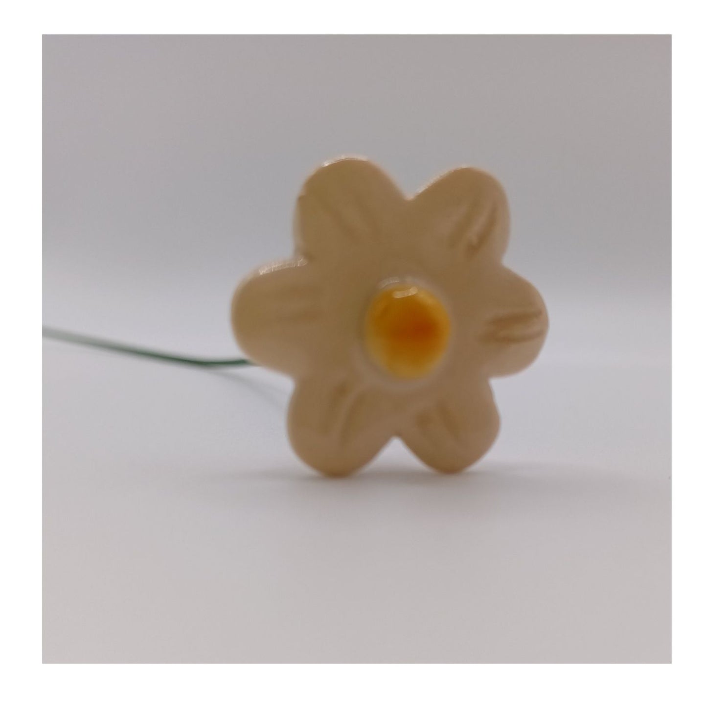 Fleur en céramique -fleur de fraisier