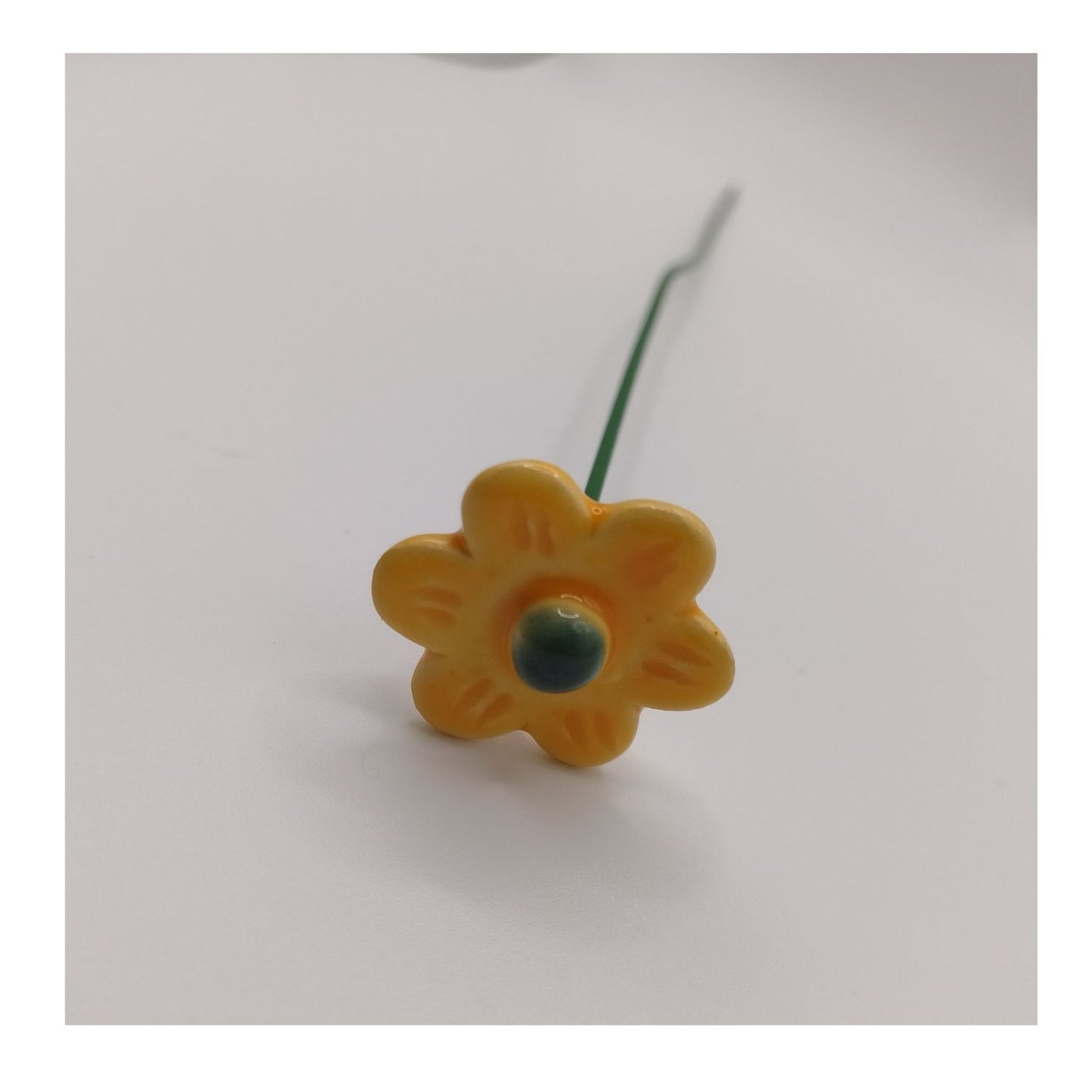 Fleur en céramique -fleur de fraisier