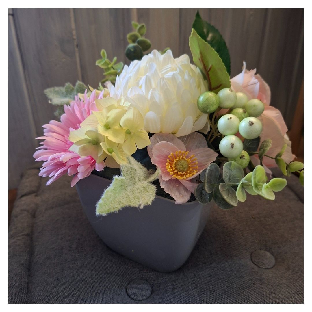 Composition florale “Tendresse Pastel” – fleurs artificielles naturelles